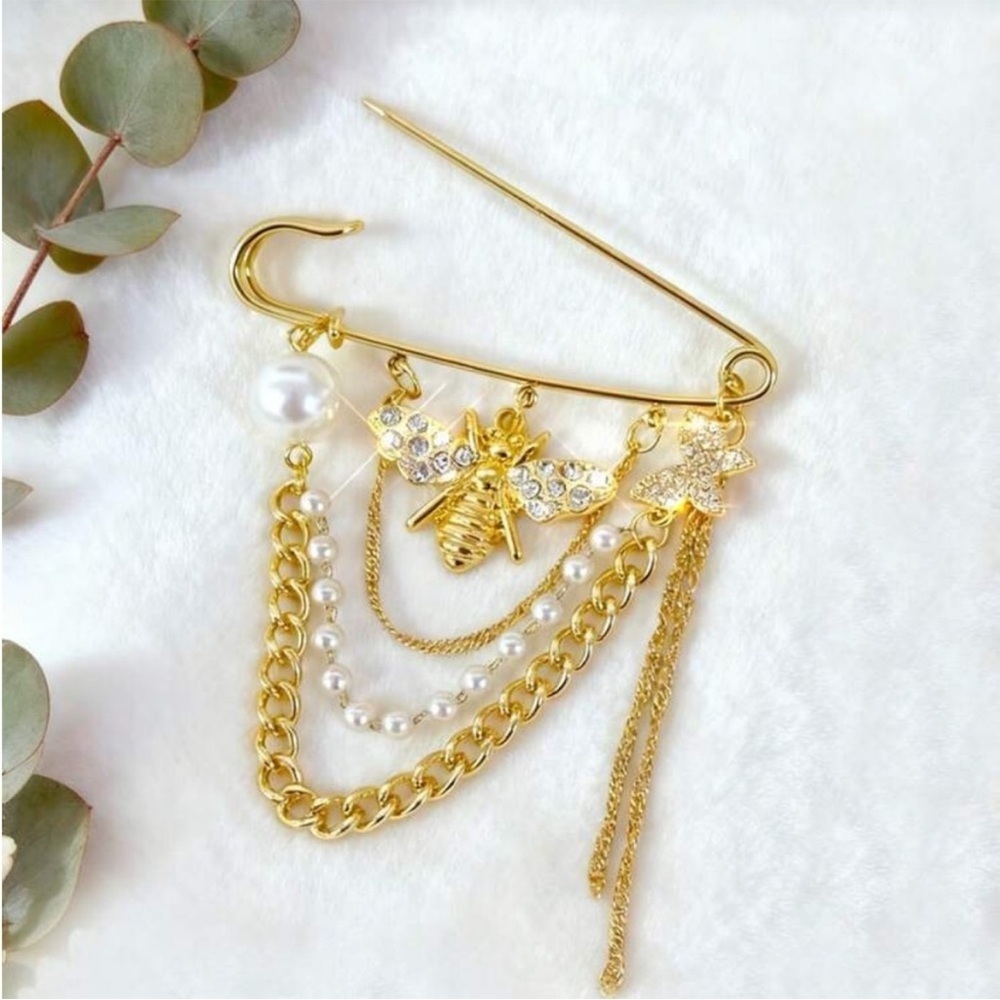 Gold-Tone Bee Safety Pin Brooch with Pearl and Chains